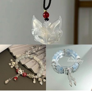 สร้อยข้อมือพู่จิ้งจอกเก้าหาง สไตล์มินิมอล ดีไซน์เฉพาะตัว สวยไม่ซ้ำใคร ใส่ได้ทุกชุด