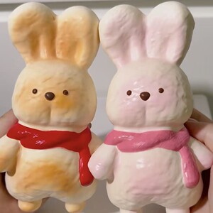 ตุ๊กตากระต่ายสไตล์ไทย ขนาดใหญ่ น่ารัก นุ่มนิ่ม คืนตัวช้า สัมผัสนุ่มหนึบ